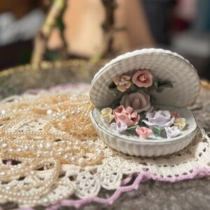 🌸 Vintage Romantic Porcelain Open Shell Ornament • Floral Cottagecore Decor 🌸